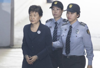 韩国政府陷入困境 仅因朴槿惠的一张床