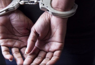 澳洲警方突袭按摩院，两名女子因涉嫌卖淫被捕