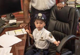 华裔小男孩当上了纽约警局局长 还体验警匪大战