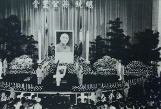 蒋介石去世 葬礼古稀老人张学良留16字扬长而去