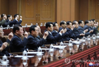 金正恩会议上再被推举为朝鲜国务委员会委员长