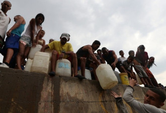 委内停电缺水窘境，民众河边取水卫生状况堪忧