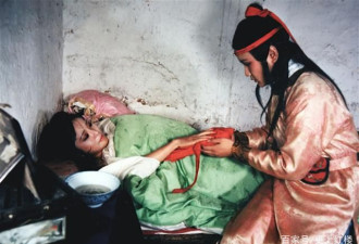 古代女性上半身穿肚兜 那下半身穿的是啥？