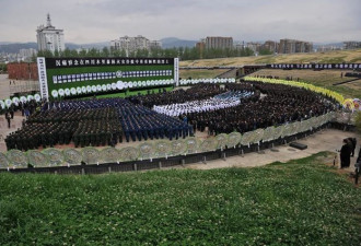 习近平敬献花圈 王勇专程前往悼念30名扑火烈士