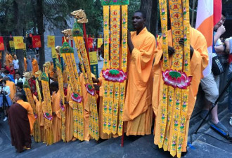 首届少林寺无遮大会开幕 武术高手齐聚