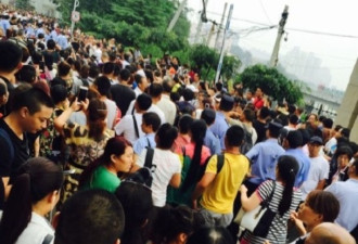 港媒：十九大之前 数万人突然在北京抗议
