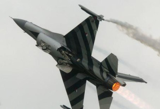 荷兰一架F-16战机发射炮弹意外击中自己