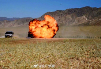 新疆某地多兵种联合演练 六位一体歼灭暴恐分子