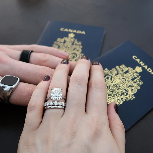 “canada passport wedding ring”的图片搜索结果