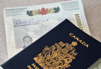 小心上当：网上换加拿大护照被骗钱还泄露信息