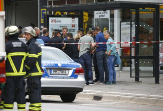 德国汉堡一男子在超市内持刀行凶 致1死6伤