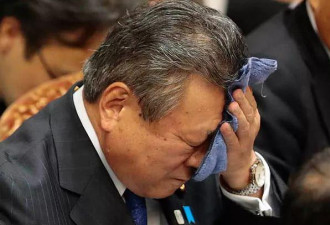 东京奥运大臣说错话引舆论哗然，宣告引咎辞职