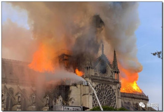 神秘且离奇！巴黎圣母院失火竟然非电线短路？