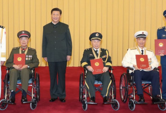 八一勋章颁授式上坐轮椅的3人有何来头
