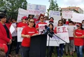 休斯敦学校华裔校长被迫辞职，家长集会抗议