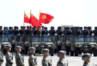 中国阅兵中党旗先于国旗，网民批违反国旗法