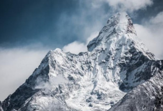 “世界屋脊”圣母峰有多高？尼泊尔决定自己量