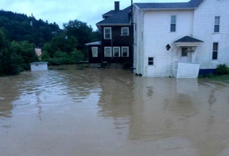 美国东岸豪雨连降 道路淹水为患