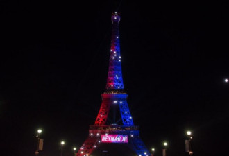 巴黎迎来新偶像!埃菲尔铁塔为内马尔亮灯