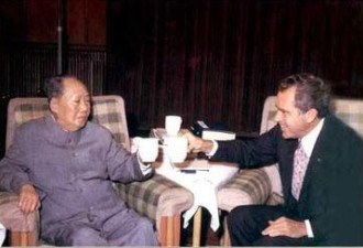 尼克松访华吃国宴,毛主席却给他加菜鱼尾巴