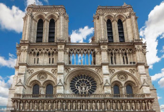 法国政府花数十亿修巴黎圣母院，穷人们火了