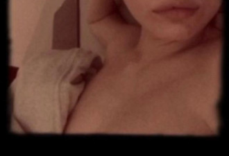 葛荟婕晨起发床照，照片被网友斥责过于暴露