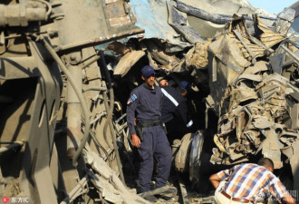 埃及两火车相撞现场 75辆救护车赶往