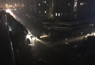 街道被淹成这样！这是今晚北京暴雨现场