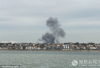 英国伦敦附近机场飞机库爆炸 黑烟滚滚