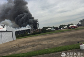 英国伦敦附近机场飞机库爆炸 黑烟滚滚