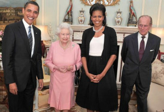 奥巴马妻子见英女王时曾犯这个禁忌 仍称不后悔