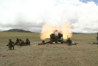 西藏军区某旅进行多炮种跨昼夜实弹射击演练