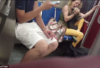 多伦多地铁骇人一幕：女子疯狂撕咬宠物狗