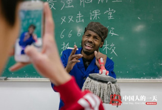 非洲小伙拍搞笑段子蹿红:从小看中国电影汉语棒