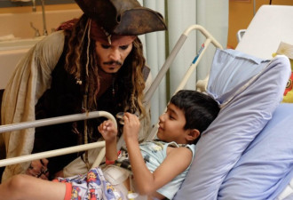 好莱坞巨星突访病童医院 温暖加拿大儿童的心