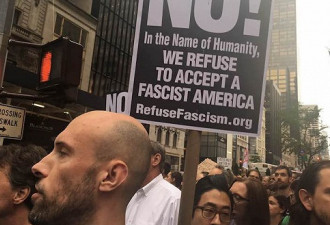纽约爆发万人抗议游行 高喊“特朗普下台”