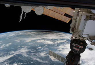 从空间站拍摄的日食：美国被阴影笼罩