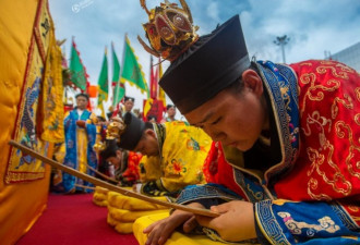 最严休渔期结束 三亚开渔节祭海场面震撼