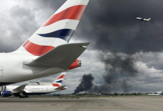 英国伦敦希思罗机场附近起火 有爆炸声