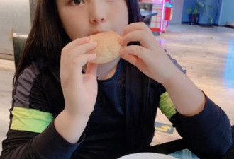 李湘女儿近照曝光 在吃面包的王诗龄瘦&quot;脱像&quot;了