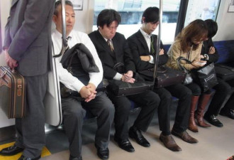 每月加班超80小时 过劳已成日本社会隐患