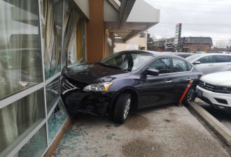 北约克餐馆遭汽车破窗 店内孩童侥幸逃生