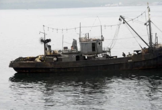 中国和朝鲜的渔船相撞，6名中国船员下落不明