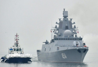 俄最先进神盾舰抵达中国 舰艇官兵保持举手礼
