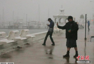 飓风重创德州 30万居民断电 大洪水迫在眉睫