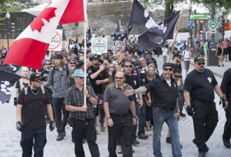 魁北克暴动：两派人马为了难民打起来