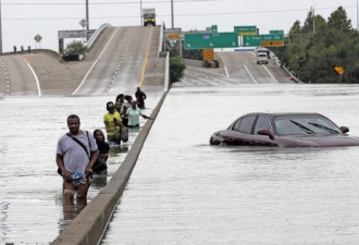 “哈维”风暴恐回头 休士顿抢救灾民与时间拔河