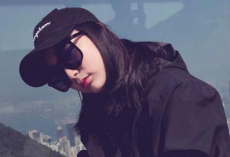 《还珠格格》皇后32岁女儿近照曝光 母女俩太像