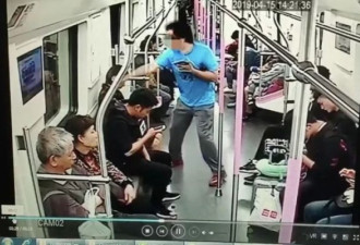 地铁上已婚男2次向美女要微信，被拒后他竟…