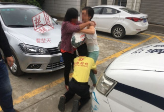 父母苦寻4年眼泪哭干 下跪求深陷传销女儿回乡